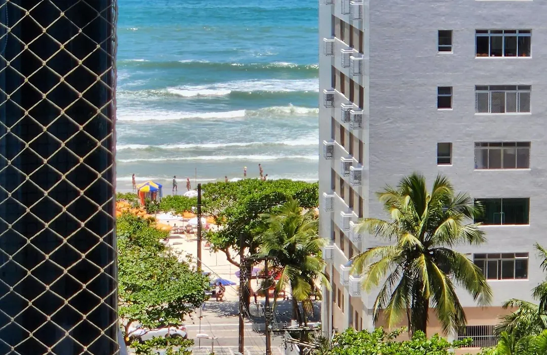 Lindo Flat Capitania Varam , WI FI , 2 aparelhos de ar condicionado , serviço de praia , enorme sacada com vista ao mar e telas de proteção para as crianças , 3 piscinas-1