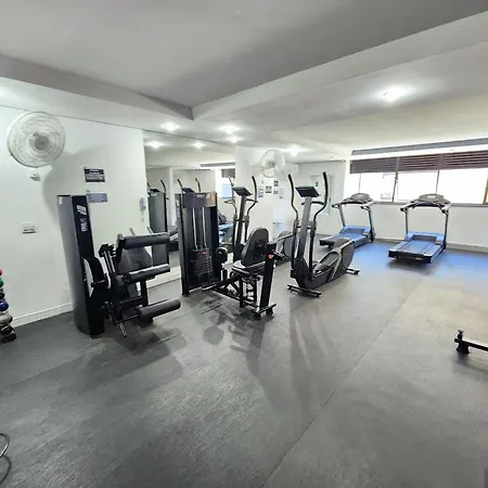 Lindo Flat Capitania Varam , WI FI , 2 aparelhos de ar condicionado , serviço de praia , enorme sacada com vista ao mar e telas de proteção para as crianças , 3 piscinas-2